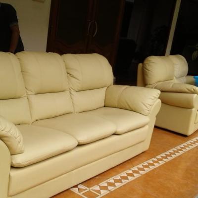 Jasa Cuci Sofa Surabaya 4